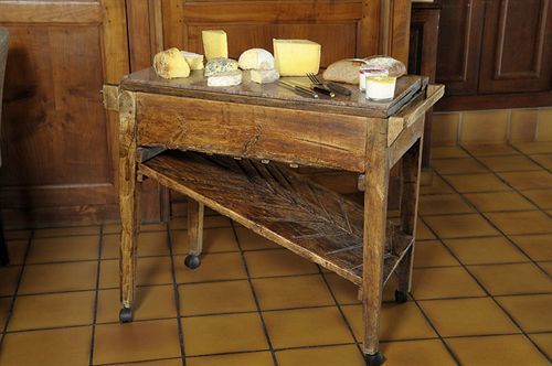 Hotel Logis Le Relais De La Poste Neuveglise Bagian luar foto